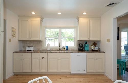 Village Green House | Renovated Cool House/Private Heated Pool/Short Walk to Beach/Sleeps 10