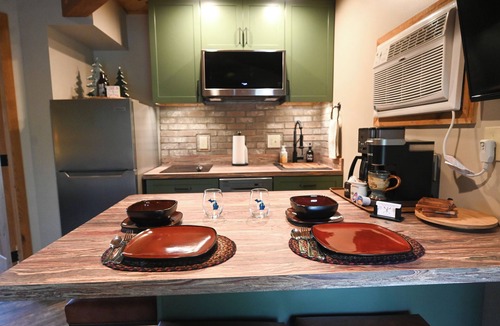 Mancelona Condo | Renovated! Cute, 1 bdrm sleeps 2 Golf/ski. pool and Wifi! new KING bed.