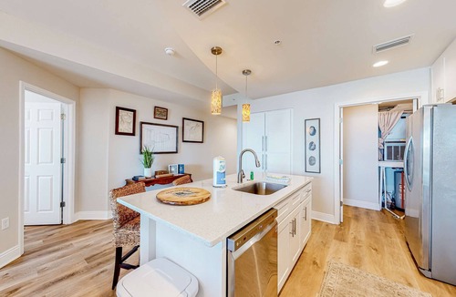 Mexico Beach Condo | Renovated oceanfront condo with lanai, pool, hot tub & view - snowbird-friendly