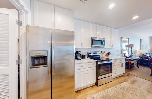 Mexico Beach Condo | Renovated oceanfront condo with lanai, pool, hot tub & view - snowbird-friendly
