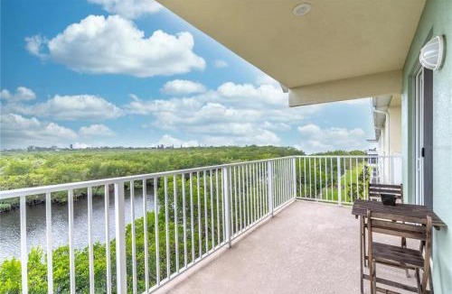 Ruskin House | Renovated Spacious Townhome w Pool & Gym in Little Harbor Resort & Marina