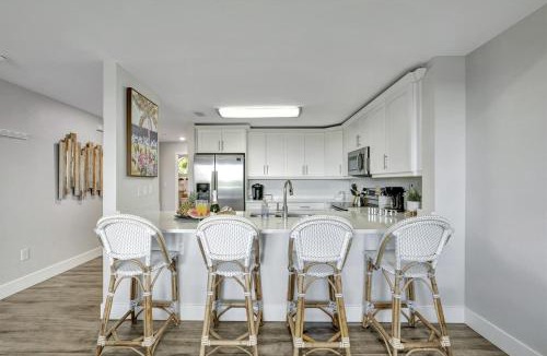 Ruskin House | Renovated Spacious Townhome w Pool & Gym in Little Harbor Resort & Marina