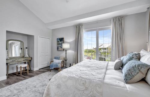 Ruskin House | Renovated Spacious Townhome w Pool & Gym in Little Harbor Resort & Marina