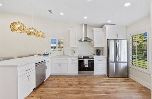 New Smyrna Beach Condo | 🏖️Renovated Venetian Villas Retreat, Patio, Pool, Pet Friendly, Near Beach and Flagler Ave🐶