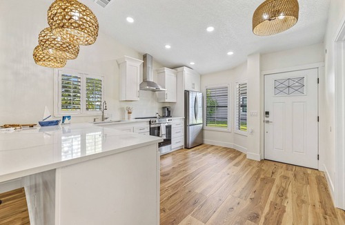 New Smyrna Beach Condo | 🏖️Renovated Venetian Villas Retreat, Patio, Pool, Pet Friendly, Near Beach and Flagler Ave🐶