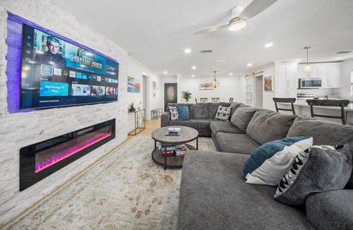 Carrollwood House | Resort Pool Oasis: King Beds, Hammock, Mini-Golf, Grill, and Wheel of Fortune!