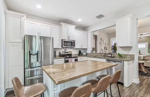 Old Seminole Heights House | Resort Pool & SPA , Mini Golf , Pool Table, Near Busch Gardens