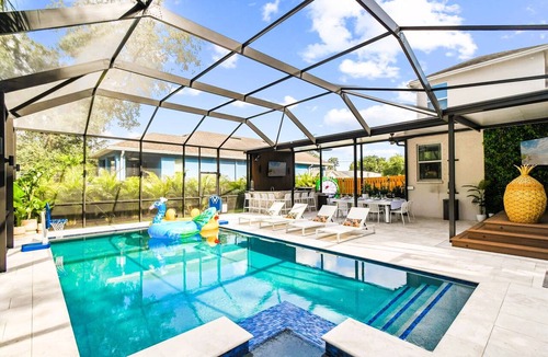 Old Seminole Heights House | Resort Pool & SPA , Mini Golf , Pool Table, Near Busch Gardens