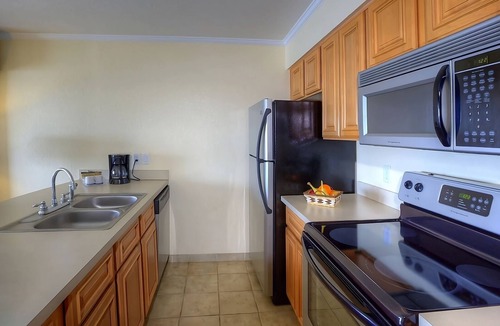 Rocky Point Apartment | Resort-Style Waterfront Retreat l Pool, Free Parking Near MOSI Science Museum