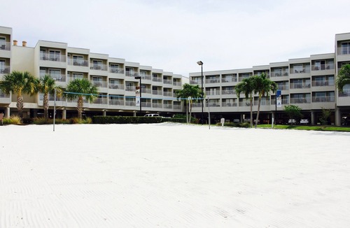 Rocky Point Apartment | Resort-Style Waterfront Retreat l Pool, Free Parking Near MOSI Science Museum