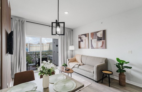 Florida Center Villa | Resort Suite on International Drive