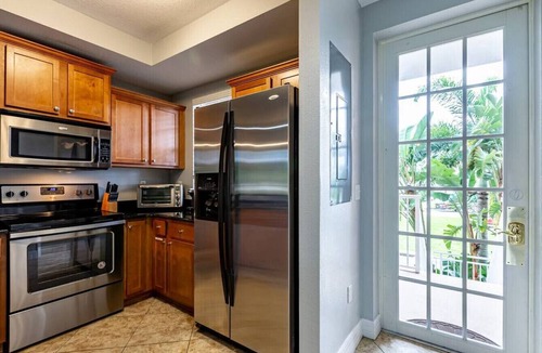 Ruskin Apartment | Restaurants, Pools, Private beach, Hot Tub, Piers, Game Room, Playground & More!