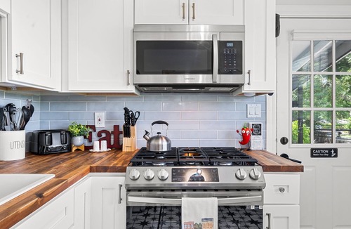 Safety Harbor House | Retreat Off Main Street /Heated pool /3 bed /1 bath