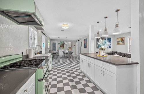 Milton House | Retro Style River house in Milton Florida on Beautiful Black Water River.