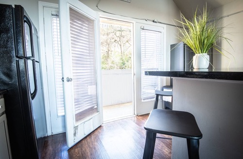 Five Points South Condo | Ridge Retreats Unit G- King Beds/Free Parking/Wifi