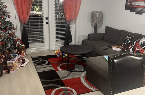 Ruskin Condo | Ridley waterset 5 mins away from dominos