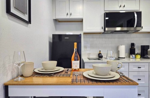 Town N County Park House | Right Apt 1 BR, 7` TPA Airport, 14` Ray Jam, Pkng
