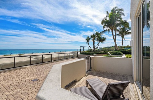Palm Beach Shores Condo | Ritz-Carlton Oceanfront Suite by Guaranteed Rental™