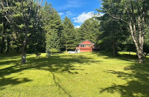 Narrowsburg House | Riverfront Cabin Retreat on the Delaware, 5 mins from Narrowsburg, 2hrs from NYC