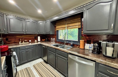 Augusta House | Riverfront Masters Rental – Private Deck + Sunset Views - Flexible Stay