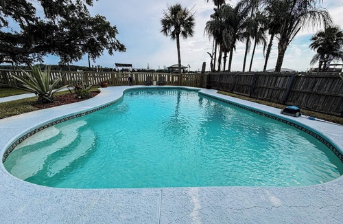 Brown Island House | Riverfront Retreat - Pool, Karaoke, Ping Pong, Foosball & Hammocks