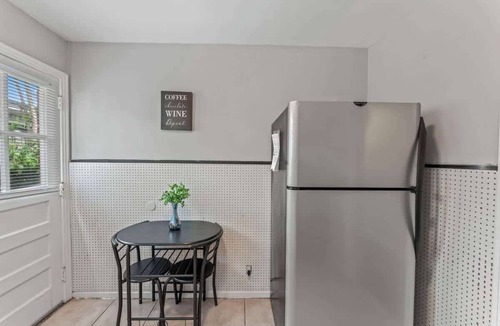 Riverside Apartment | *Riverside Charmer 1264* Wifi, TV, Coffee