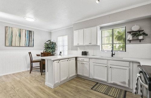 Riverside Heights House | Riverside Heights Retreat |Sleeps 10 | Riverwalk