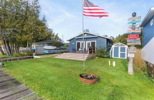 Alanson Cottage | RIVERVIEW COTTAGE LLC. Charming 2-bedroom cottage on Crooked River in Alanson.