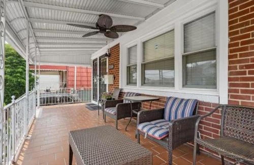 Queens House | Rockaway 3 bedroom suite by the Sea.