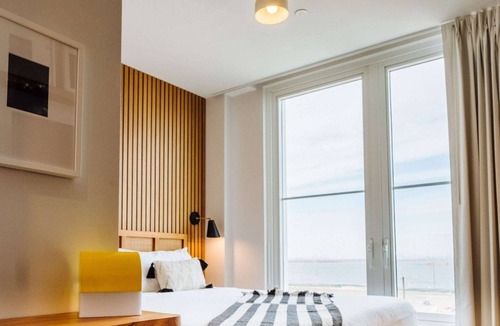 Queens Hotel | Rockaway Beach Stay | Pool. Rooftop. Dining + Spa