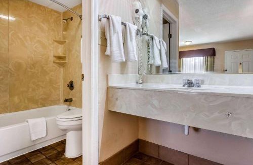 Gracewood Hotel | Rodeway Inn Augusta South