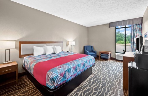 West Point Hotel | Rodeway Inn West Point, MS