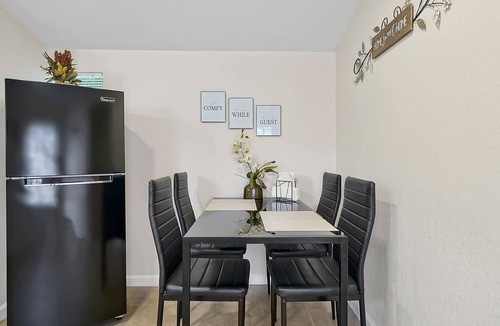 Bearss Plaza Apartment | Romantic Guest Suite - Near Downtown & Stadium - High-Speed WiFi