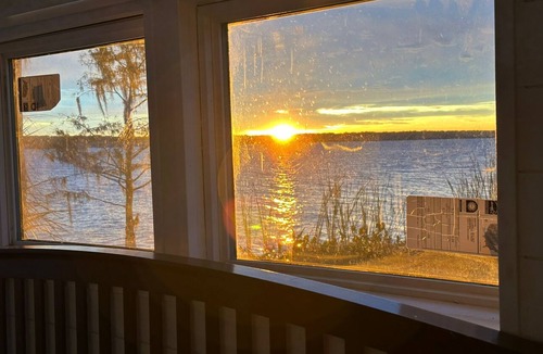 Lake Panasoffkee House | Romantic retreat/best fishing in central Fl. Close to springs and the villages