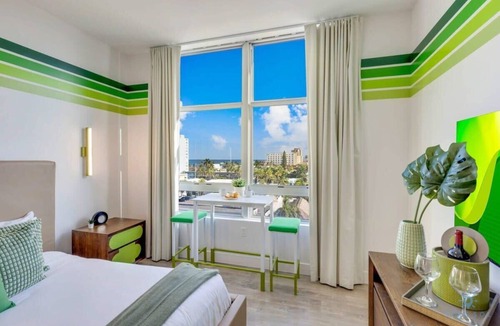Hollywood Condo | Rooftop Pool & Hot Tub|Hollywood Beach+ Gym