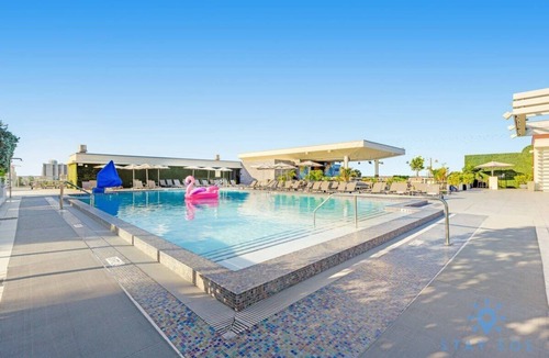 Hollywood Condo | Rooftop Pool & Hot Tub|Hollywood Beach+ Gym