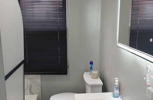 South Side House | Room in a spacious 6-bedroom house in suburban Mount Vernon next to metro north