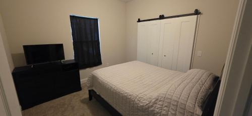 Holden-Paramore House | Room in Downtown Orlando! Close to everything!