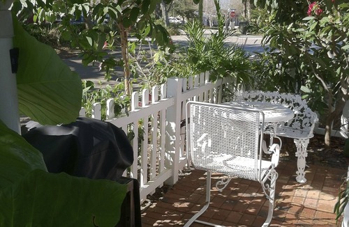 Stuart Cottage | Roonie's Periwinkle Cottage - waterfront- 2 bikes - downtown Stuart