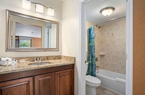 Historic Downtown Kissimmee Hotel | Royal Park Orlando Peaceful Room with 2 DBL Beds and Pool