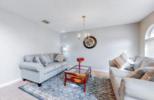 Northside House | Royal Retreat with enclosed yard and screened in back patio
