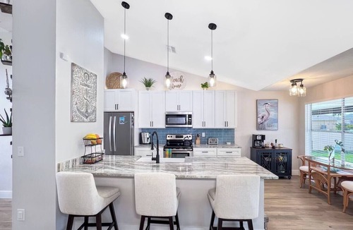 Trafalgar House | Ruby's Retreat, heated pool, private oasis, fenced backyard