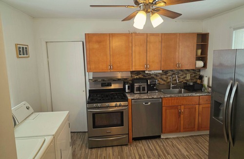 North Side House | Rustic 3 Bedroom Family Retreat in Mount Vernon, NY near metro north & highways