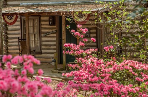 Thomaston House | Rustic Cabin Getaway near Flint River in Thomaston, Georgia
