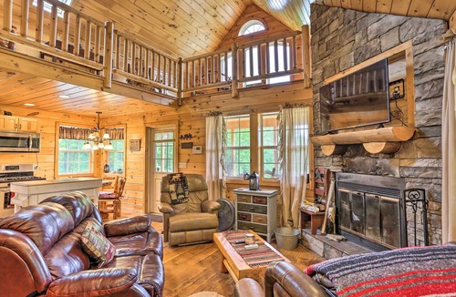 Blakely House | Rustic Cabin in the Woods | Peaceful Nature Escape