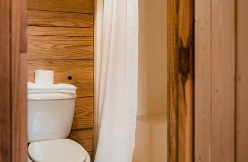 Juliette Cabin | Rustic Red Retreat