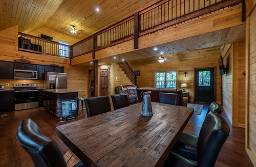 Mentone Cabin | Rustic Retreat sleeps 14