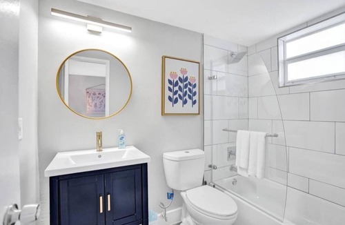 Poinciana Park Apartment | Rustic Retreat | Pool, Parking & Las Olas