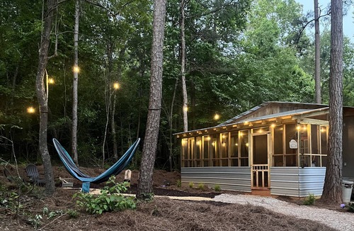 Wedowee Cabin | Rustic Tiny House - Cheaha State Park -Lake Wedowee with Hot Tub , Sleep 2