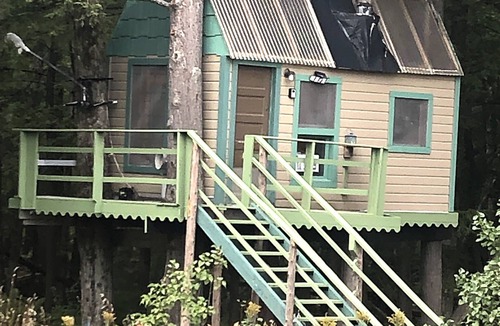 Mesick Cabin | Rustic Treehouse on fabulous private boating, fishing and swimming lake